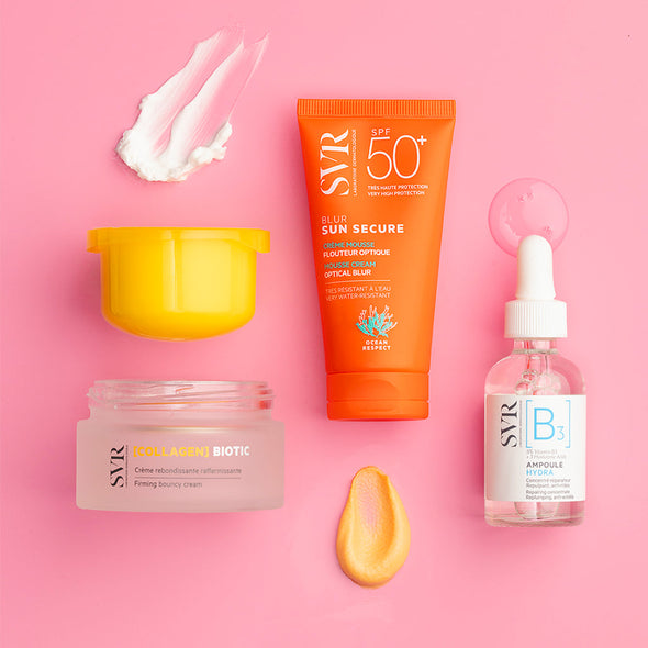 Routine SVR avec Ampoule B3, crĂšme Collagen Biotic et Sun Secure Blur SPF50+ sur fond rose avec textures de produits.